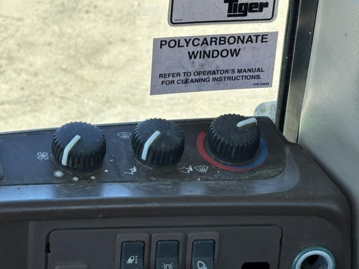 2006-john-deere-7220-image-35