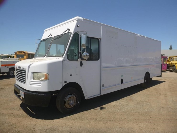 2012-freightliner-mt55-image-1