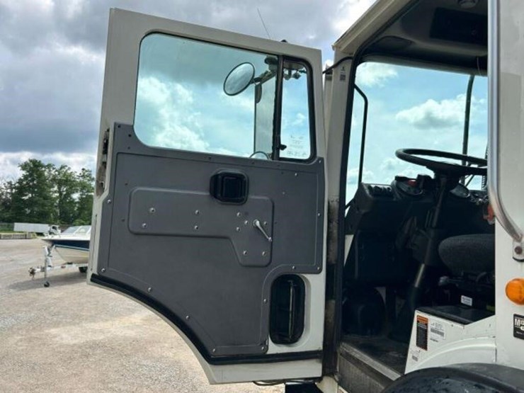 2020-mack-terrapro-tri/a-garbage-truck-1m2te1gc0lm-image-25