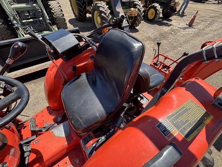 2013-kubota-l3800d-image-36