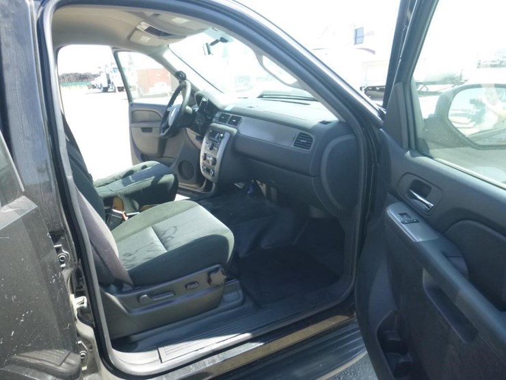 2011-chevrolet-tahoe-image-6