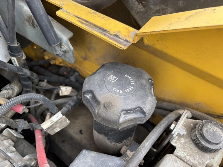 2021-new-holland-l328-image-45