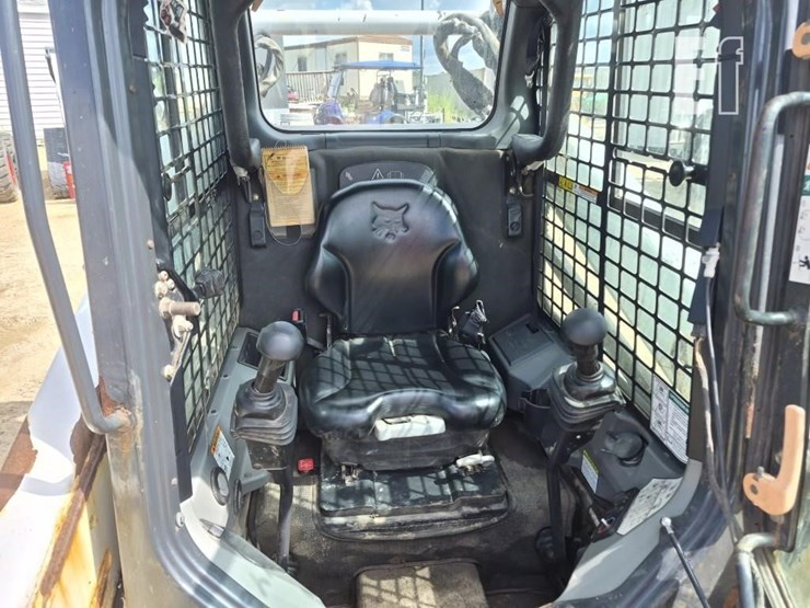 2013-bobcat-s570-image-12