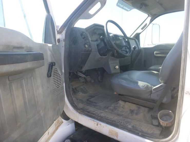 2011-ford-f750-image-11