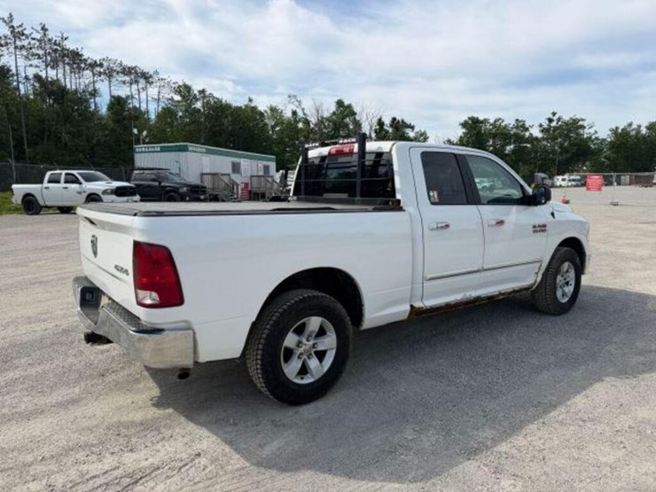2017-ram-1500-slt-image-7