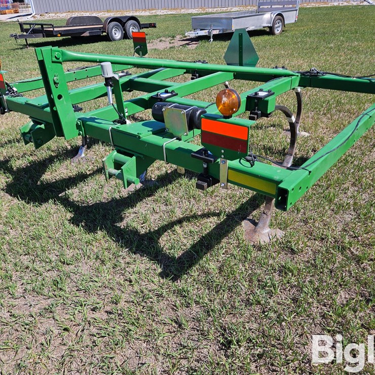 JOHN DEERE 610