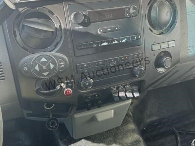 2015-ford-f550-image-24