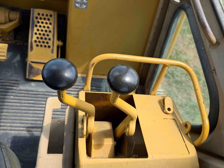 1990-caterpillar-943-image-23