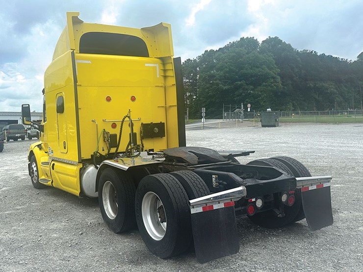 2020-peterbilt-579-image-2