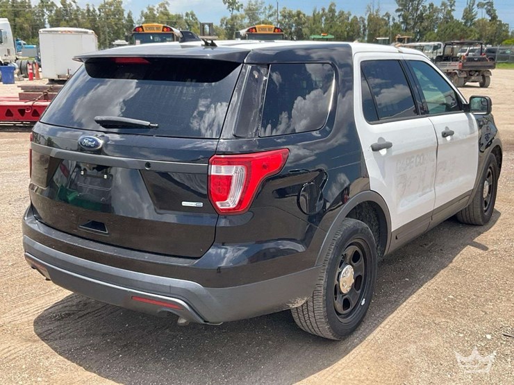2017-ford-explorer-image-3