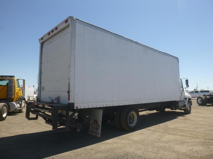 2017-hino-268-image-3