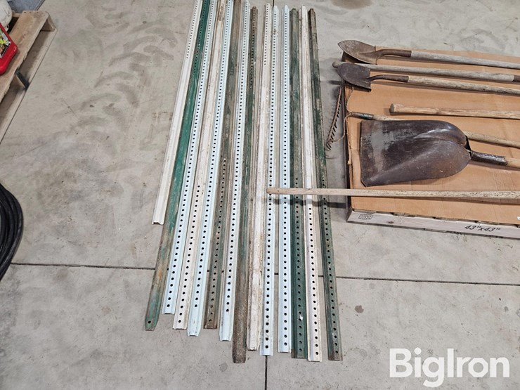 gardening/yard-tools-and-fence-posts-image-11
