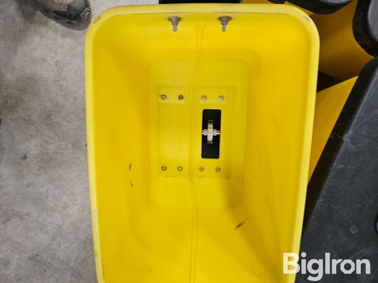 john-deere-planter-insecticide-boxes-image-8