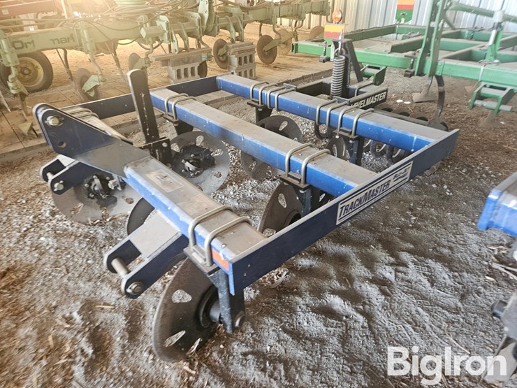 blu-jet-track-master-image-19