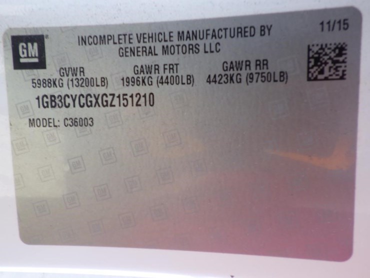 2016-chevrolet-3500-image-17