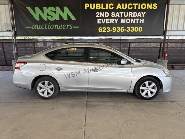 2014-nissan-sentra-sv-sdn-image-1