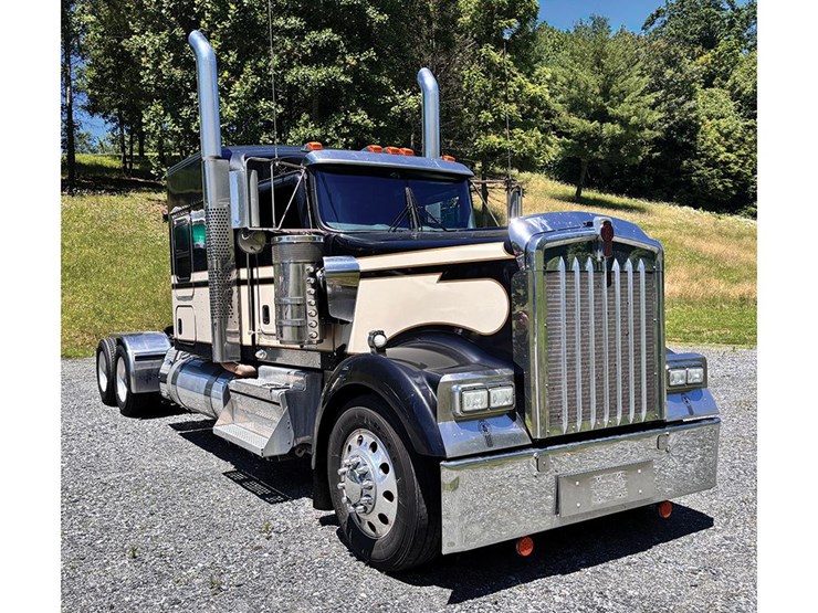 2019-kenworth-w900l-image-2
