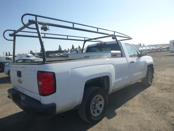 2018-chevrolet-1500-image-3