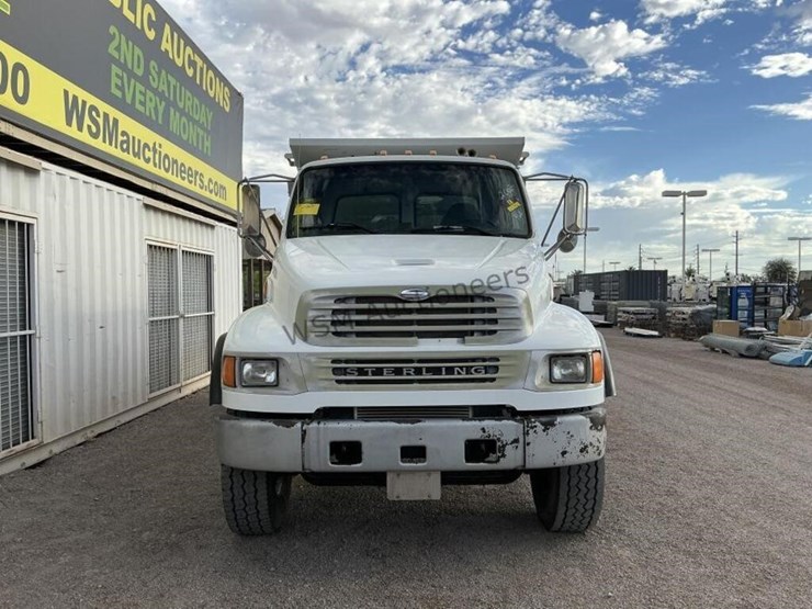 2002-sterling-m8500-image-3