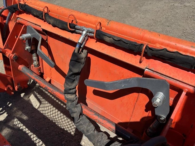 2013-kubota-l3800d-image-13