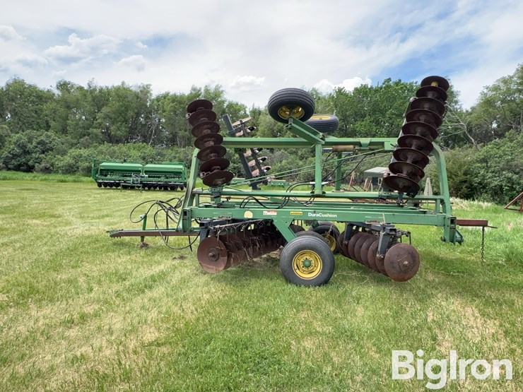 john-deere-235-image-8