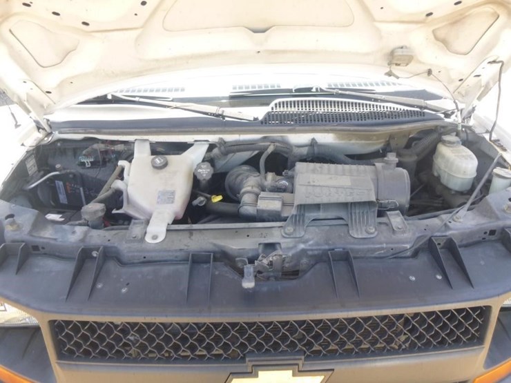 2013-chevrolet-3500-image-23