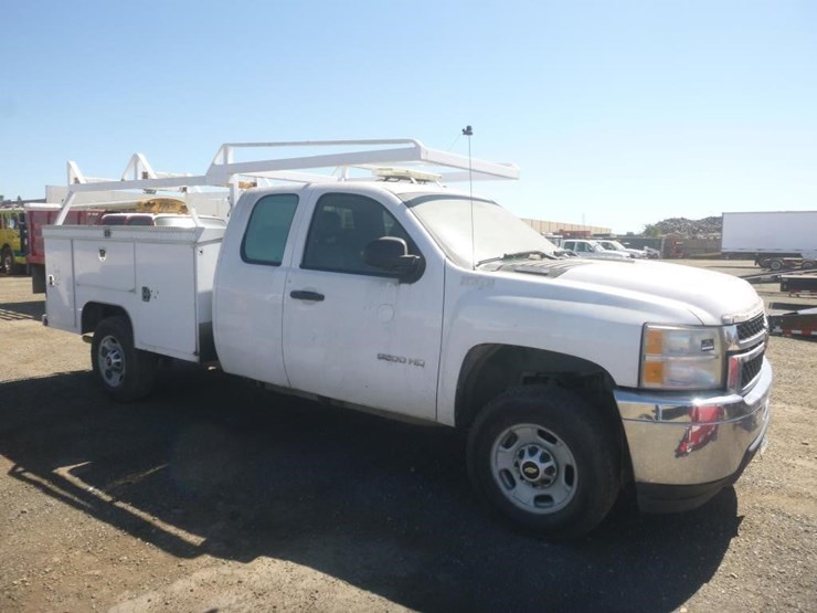2011-chevrolet-2500-image-2