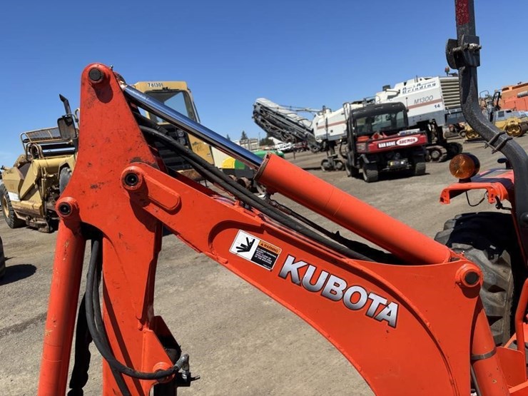 2013-kubota-l3800d-image-21