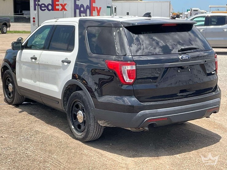 2017-ford-explorer-image-4