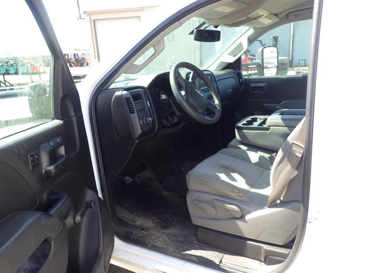 2016-chevrolet-3500-image-5