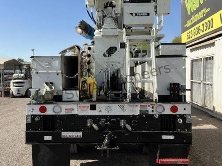 2013-freightliner-m2-106-image-6