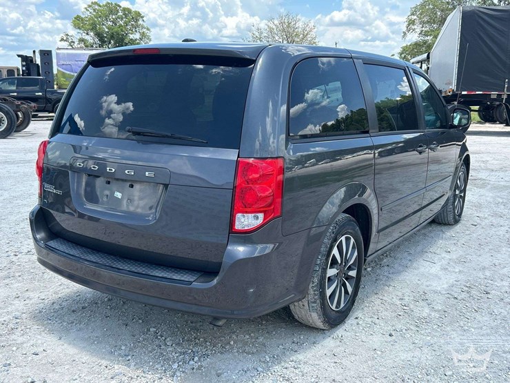 2016-dodge-grand-caravan-image-3