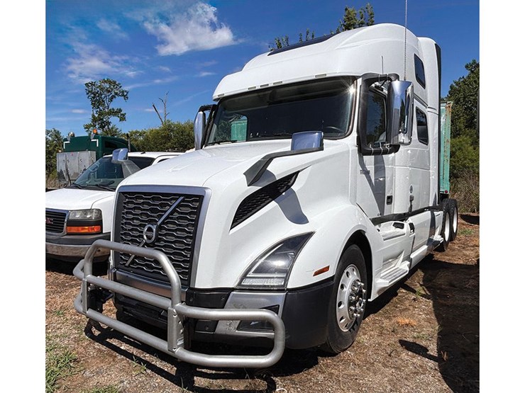 2021-volvo-vnl860-image-1