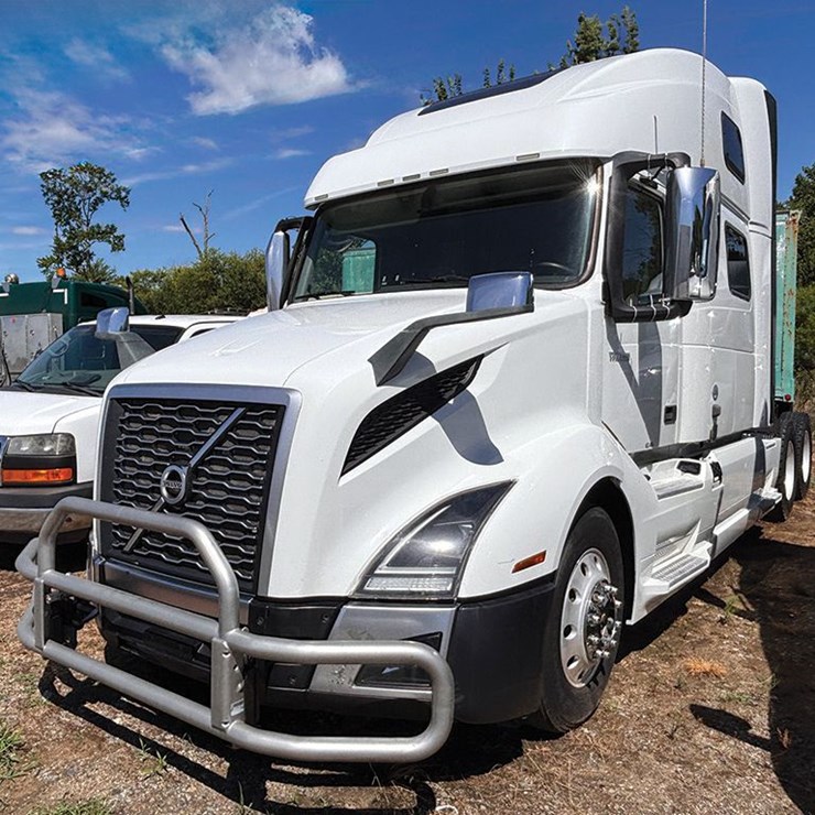 2021 VOLVO VNL860