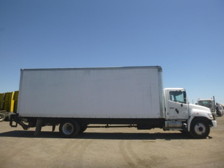 2017-hino-268-image-7
