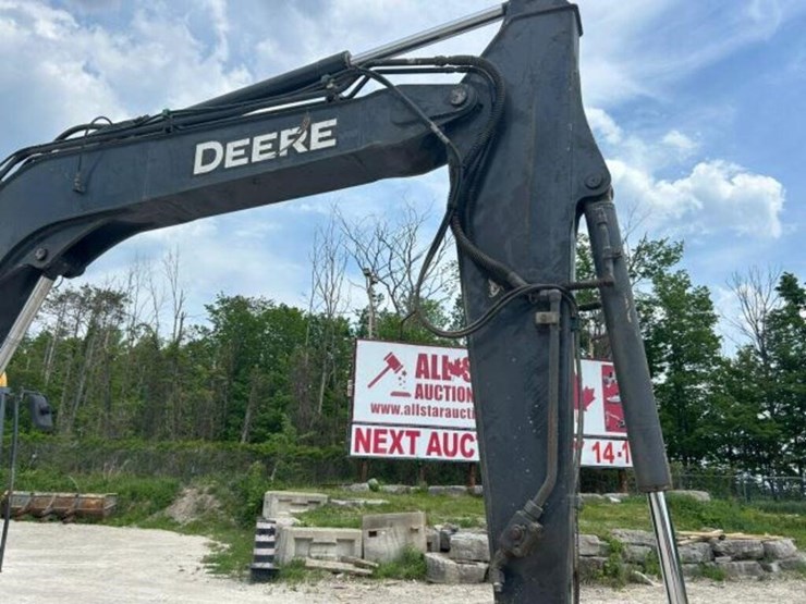 2014-deere-85g-image-47