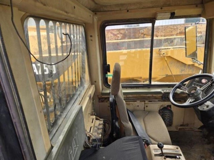 1996-caterpillar-d250e-image-47