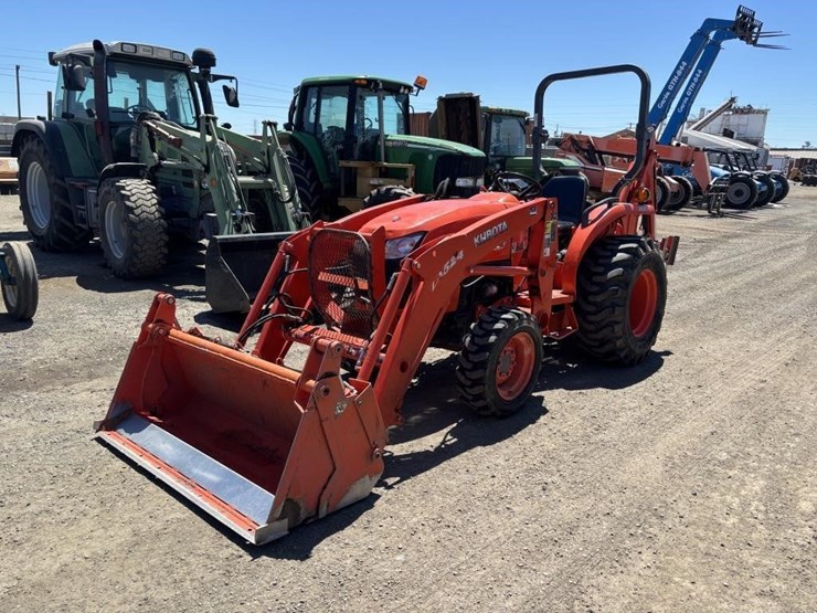 2013-kubota-l3800d-image-1