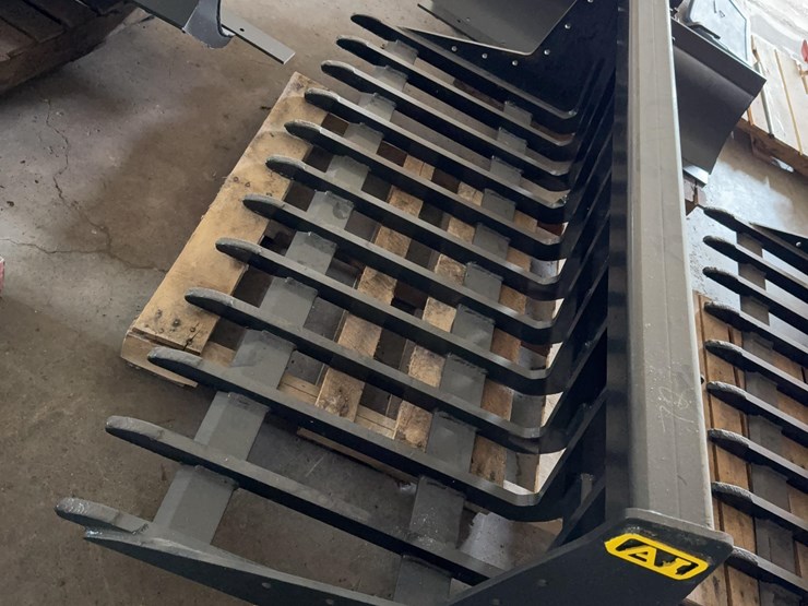 attachments-international-scoop-rake-image-1
