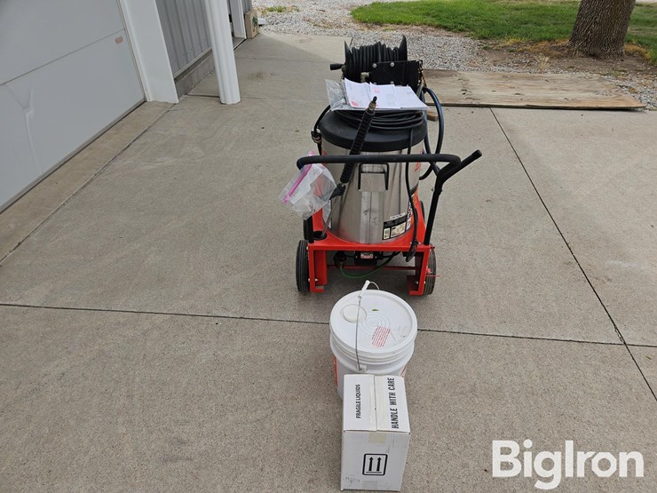 hotsy-555ss-hot-water-pressure-washer-image-3