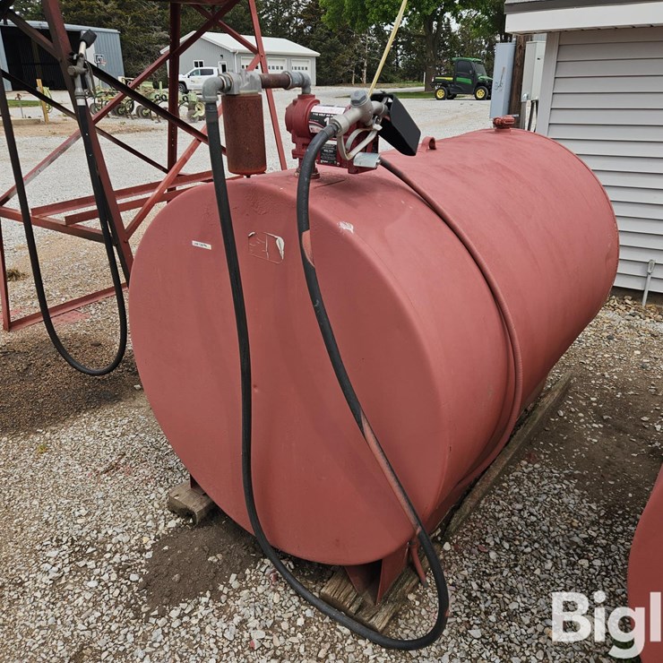 500-Gal Fuel Tank w/ Electric Pump