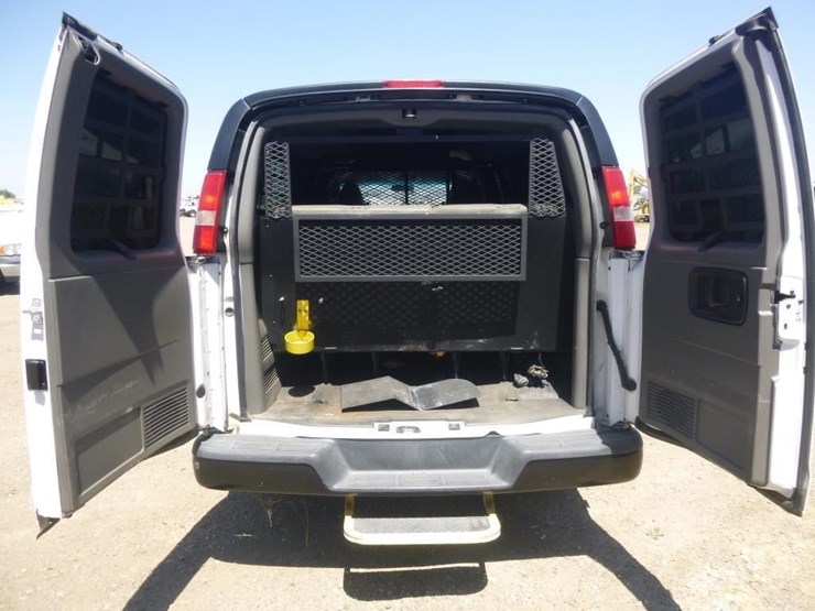 2016-chevrolet-express-3500-image-20