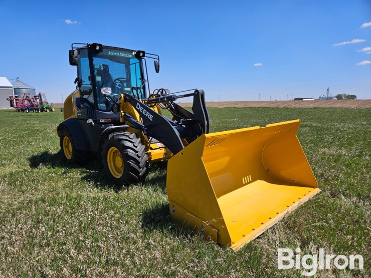 2021-deere-324l-image-3