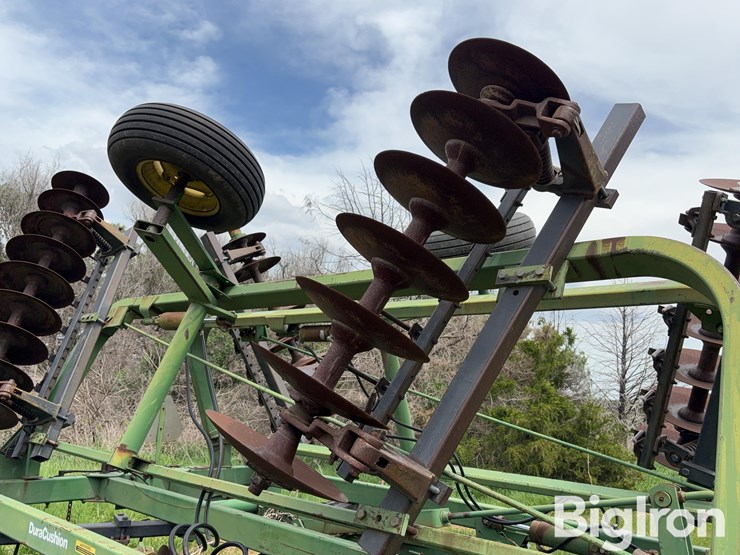 john-deere-235-image-13