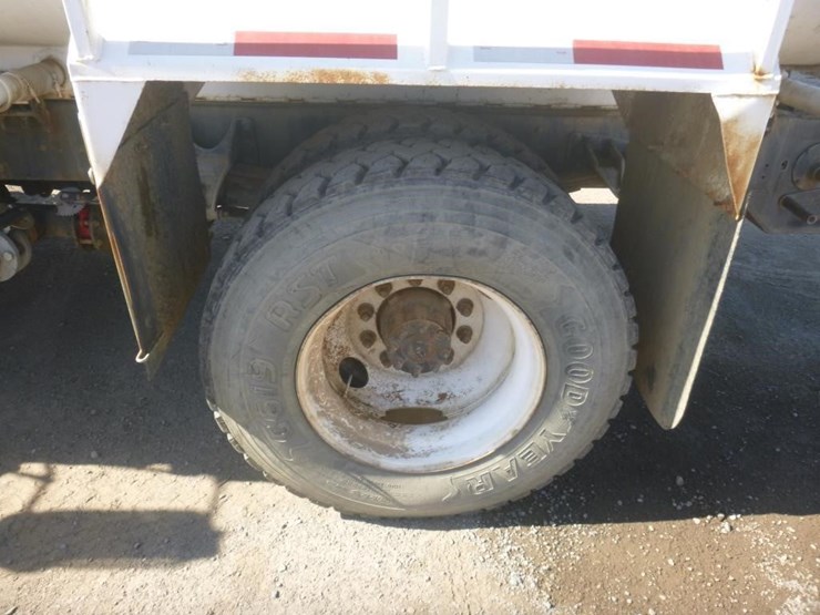2011-ford-f750-image-22