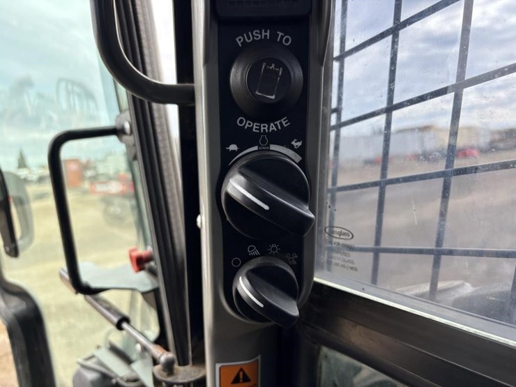 2021-new-holland-l328-image-29
