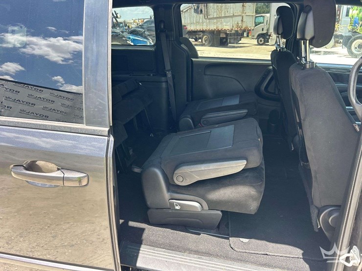 2016-dodge-grand-caravan-image-22