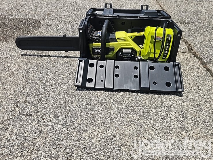 ryobi-18"-chainsaw-c/w-case-image-5