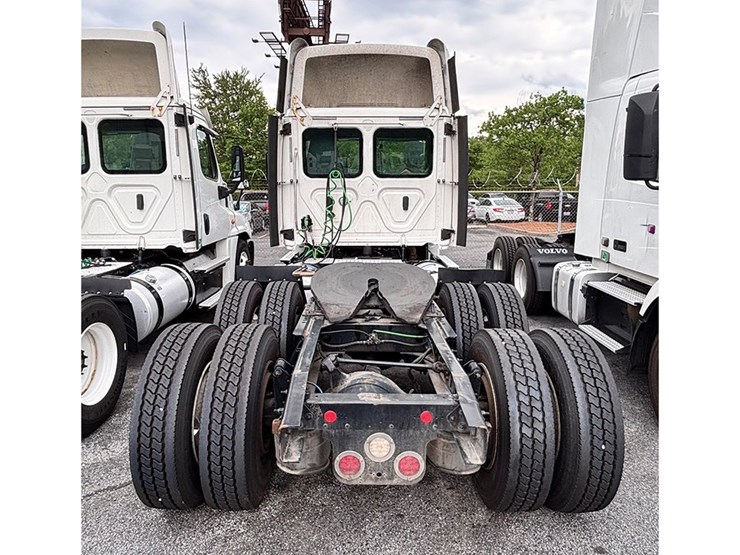 2020-freightliner-cascadia-125-image-3