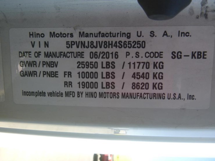 2017-hino-268-image-24